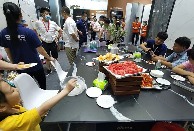 PP电子 PP电子平台他们坚称“岩板不是瓷砖而是人造石”(图11)