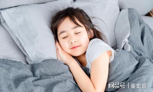 钟姨29岁嫁给钟大爷一辈子无儿PP电子 PP电子平台无女80岁儿孙绕膝享清福(图1)