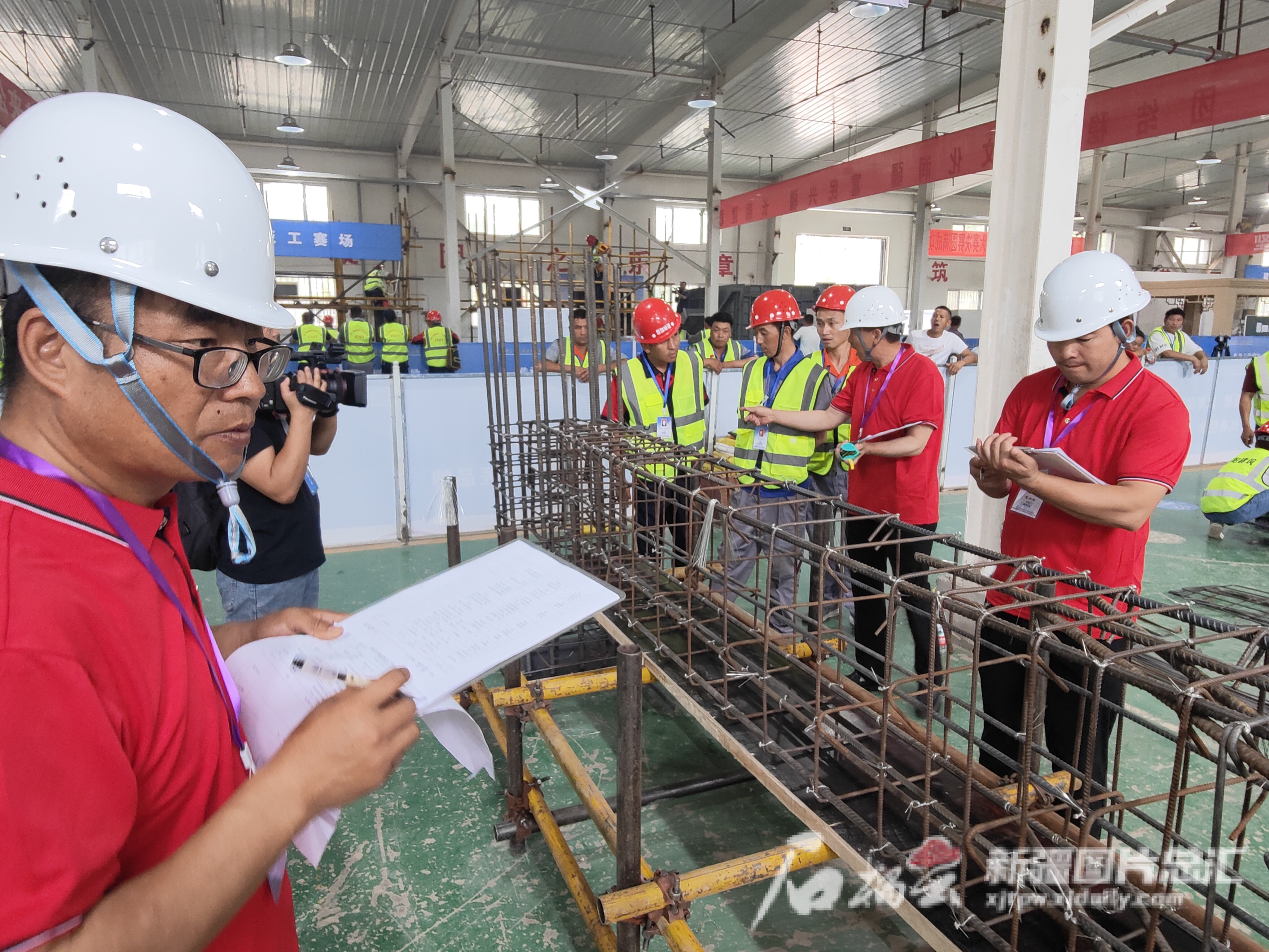 PP电子 PP电子平台第二届新疆建筑工匠技能大赛决赛开幕 370多名选手同台竞技(图1)